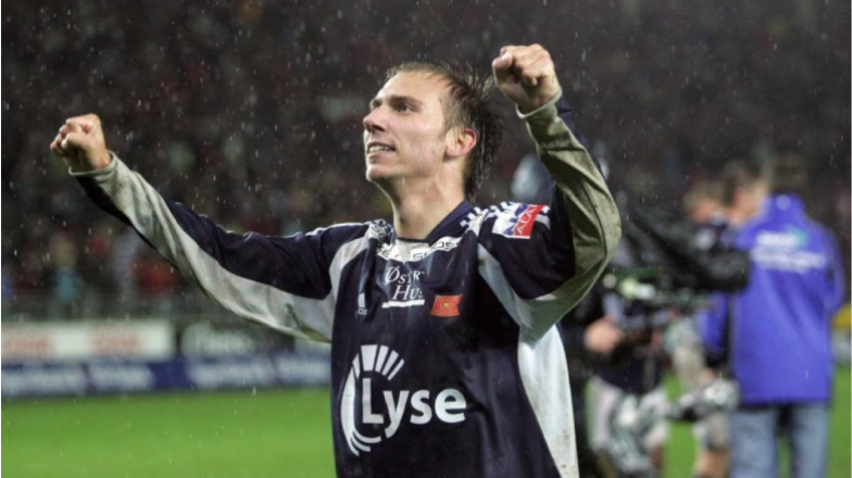 Top 5 longest headers ever scored in football history - Ảnh 1